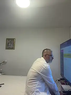 Snapshot of roygomez chatting on October 2025 11:38:01 PM roygomez online show from October 2025 11:38:01 PM