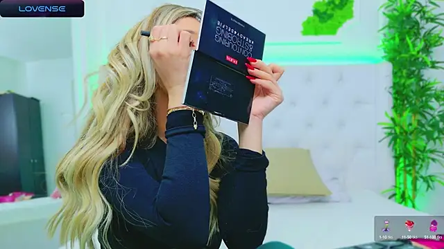 Snapshot of AriannaSins chatting on December 2024 01:35:01 PM AriannaSins online show from December 2024 01:35:01 PM