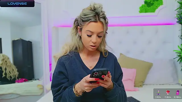 Snapshot of AriannaSins chatting on January 2025 01:10:02 PM AriannaSins online show from January 2025 01:10:02 PM