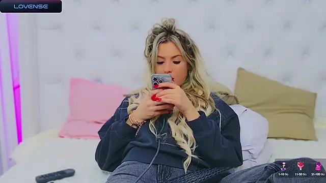 Snapshot of AriannaSins chatting on January 2025 07:55:01 PM AriannaSins online show from January 2025 07:55:01 PM