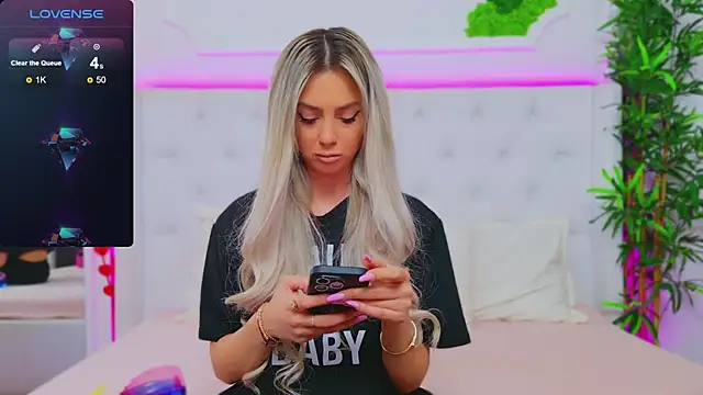 Snapshot of AriannaSins chatting on February 2025 02:42:01 PM AriannaSins online show from February 2025 02:42:01 PM