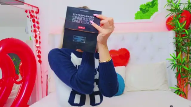 Snapshot of AriannaSins chatting on February 2025 01:40:01 PM AriannaSins online show from February 2025 01:40:01 PM