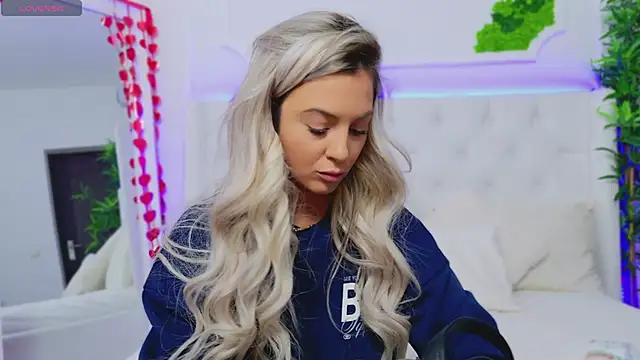 Snapshot of AriannaSins chatting on March 2025 01:17:01 PM AriannaSins online show from March 2025 01:17:01 PM