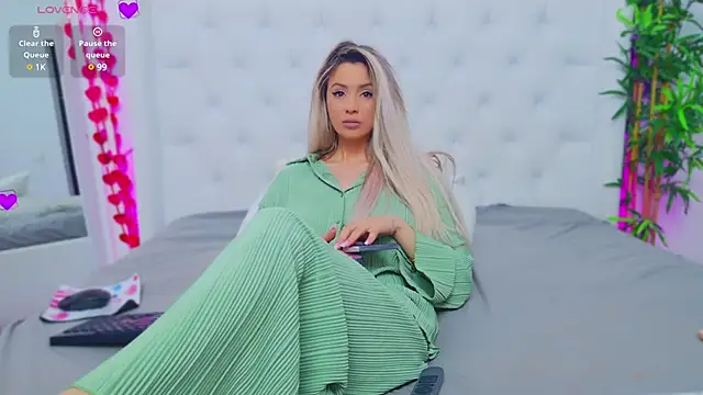 Snapshot of AriannaSins chatting on March 2025 07:53:02 PM AriannaSins online show from March 2025 07:53:02 PM