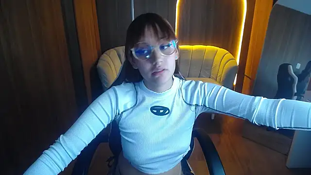 Scarlet 2b  online show from October 2025 08:18:01 PM