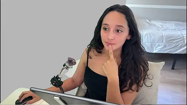 Snapshot of WinnieRin chatting on December 2025 09:02:01 PM WinnieRin online show from December 2025 09:02:01 PM