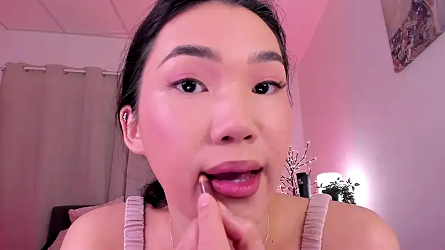 Divine Madeleine online show from April 2026 06:16:01 AM