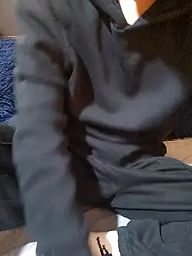 esmermoon online show from February 2026 11:01:01 PM