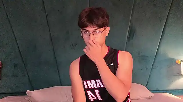 Aaron Eze online show from February 2026 08:16:02 PM