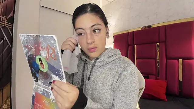 moon winy online show from November 2025 11:32:01 AM