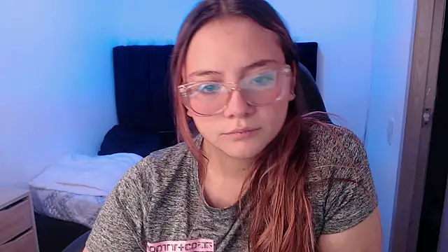 Red Lola  online show from November 2025 01:55:02 PM