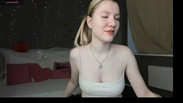 LinaRayy online show from October 2025 09:22:01 AM