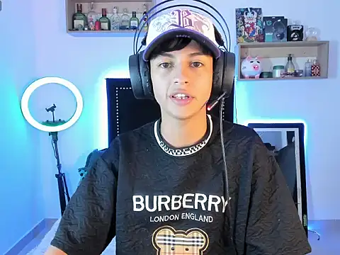 Snapshot of Alejo_Desire chatting on November 2025 08:14:01 AM Alejo Desire online show from November 2025 08:14:01 AM