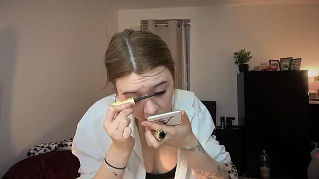 YasmineLace online show from November 2025 12:35:02 AM