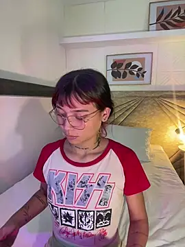 Emma duff online show from March 2026 07:25:01 PM