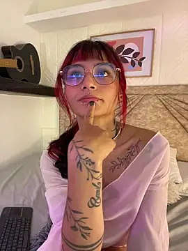 Snapshot of Emma_duff chatting on April 2026 12:18:02 PM Emma duff online show from April 2026 12:18:02 PM