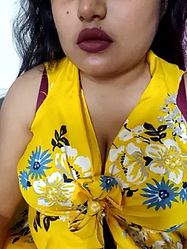 Cuty-Lina online show from November 2025 01:22:01 PM