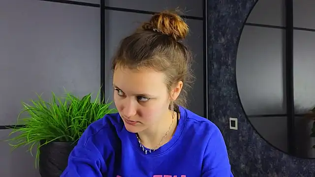 Snapshot of FoxFever chatting on November 2025 06:57:02 AM FoxFever online show from November 2025 06:57:02 AM