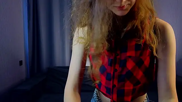 Snapshot of FoxFever chatting on November 2025 07:03:01 AM FoxFever online show from November 2025 07:03:01 AM