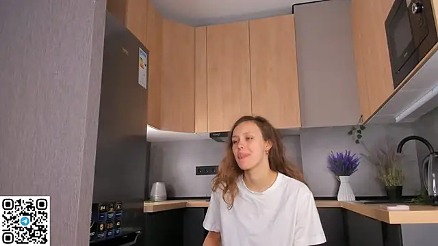 Snapshot of FoxFever chatting on November 2025 07:19:01 AM FoxFever online show from November 2025 07:19:01 AM