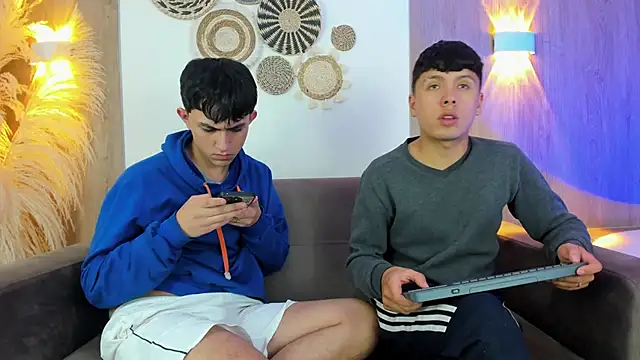 hoot booys  online show from February 2026 03:51:02 AM