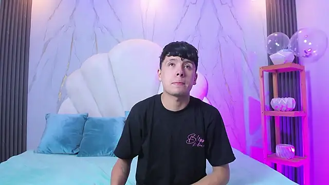 hoot booys  online show from March 2026 08:38:02 PM