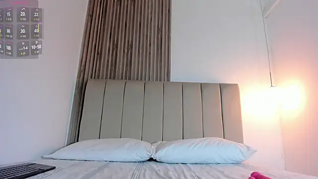 EvaaSinclair online show from April 2026 07:47:01 PM