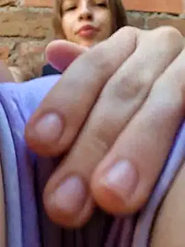 bambiluly online show from November 2025 01:00:01 PM