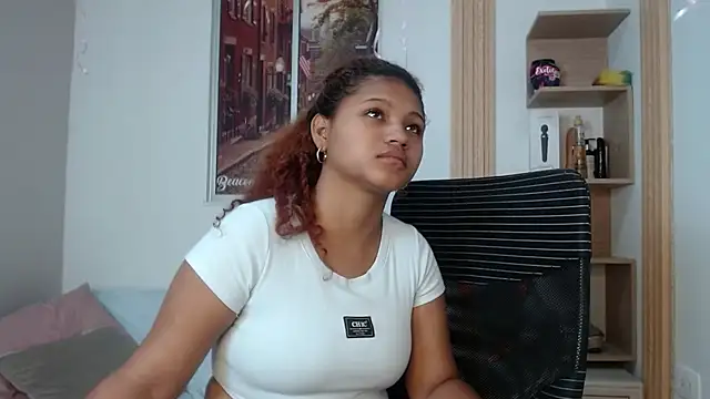 Snapshot of miel_alisha chatting on May 2026 01:08:01 PM miel alisha online show from May 2026 01:08:01 PM