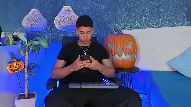 Zayne cross online show from October 2025 05:21:02 AM