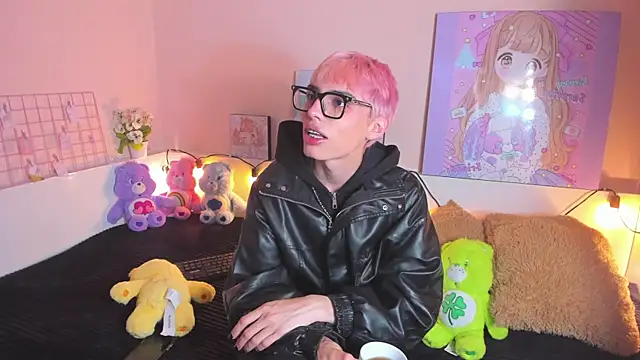 Strawberry Kitty  online show from November 2025 01:44:02 PM