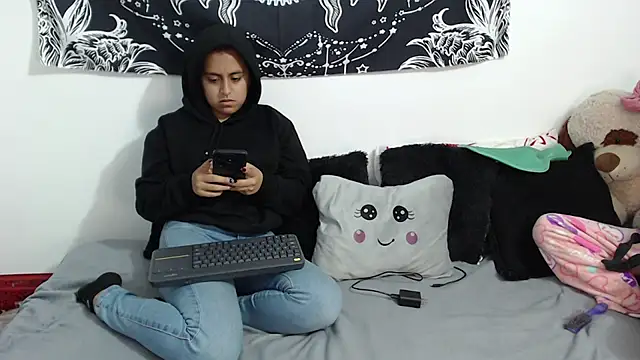 Snapshot of emily_n_abby chatting on November 2025 12:16:01 PM emily n abby online show from November 2025 12:16:01 PM