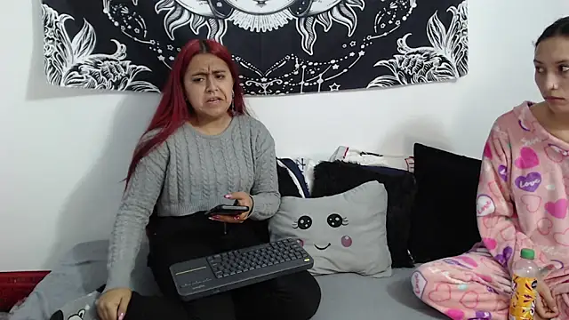 Snapshot of emily_n_abby chatting on December 2025 12:32:01 PM emily n abby online show from December 2025 12:32:01 PM