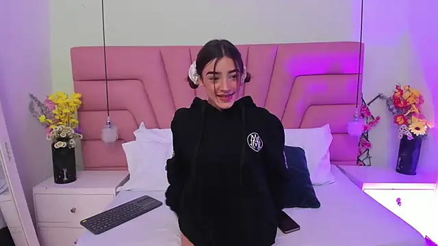 Coral Jhones online show from December 2025 05:38:02 AM