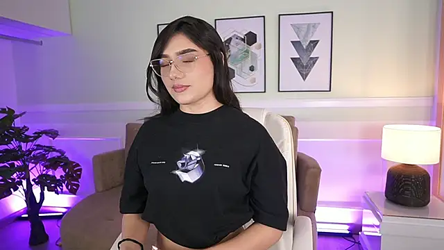 EmilyTurneer online show from November 2025 07:14:02 PM