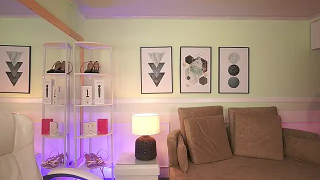 EmilyTurneer online show from April 2026 07:14:01 PM