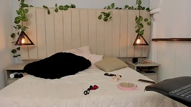 Amelia Brixton online show from November 2025 04:22:02 PM