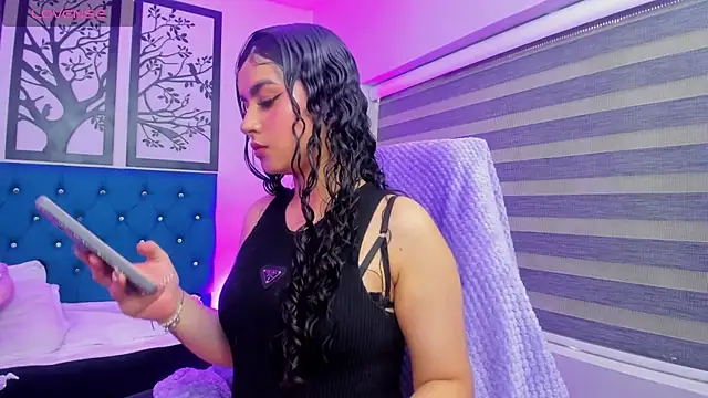 Queengp online show from November 2025 07:46:02 PM