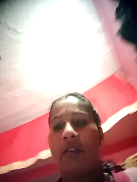 OliveGreen22 online show from November 2025 01:40:01 AM