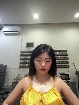 Yiyi cute online show from October 2025 10:29:01 AM