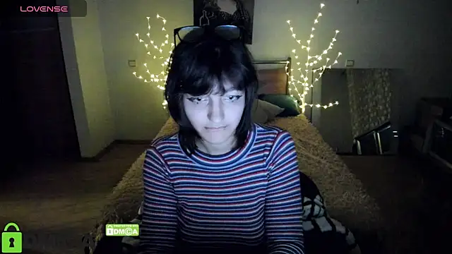 A Skyy online show from April 2026 01:42:02 AM