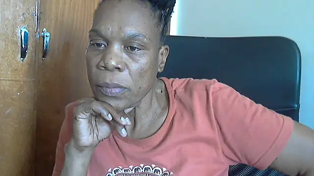 Hotcougar online show from February 2026 10:42:02 AM