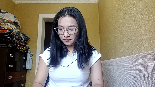 LinneaHyles online show from November 2025 04:02:02 AM