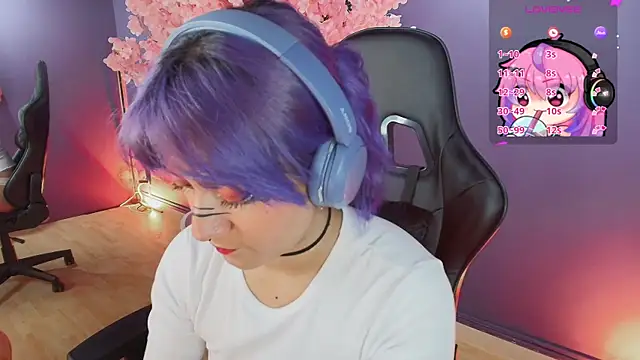 Snapshot of LuanEter chatting on December 2025 04:33:01 PM LuanEter online show from December 2025 04:33:01 PM