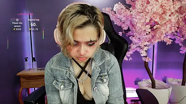 Snapshot of Navier__ chatting on November 2025 07:58:01 PM Navier online show from November 2025 07:58:01 PM