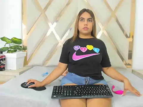 valentinaasm online show from March 2026 12:49:01 PM