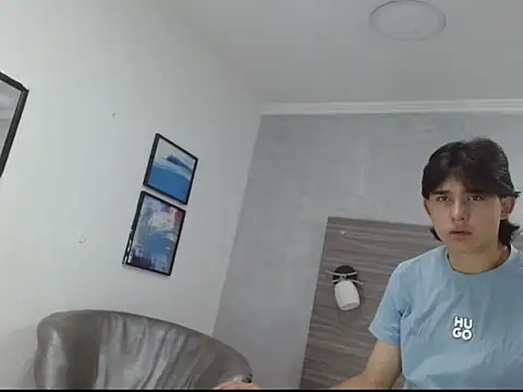 Snapshot of Tom_0001 chatting on October 2025 08:04:02 PM Tom 0001 online show from October 2025 08:04:02 PM