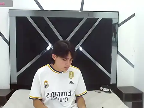 Snapshot of Tom_0001 chatting on October 2025 08:02:02 PM Tom 0001 online show from October 2025 08:02:02 PM