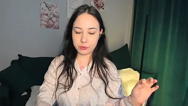 Snapshot of AU_RO_RA chatting on October 2025 09:32:01 AM AU RO RA online show from October 2025 09:32:01 AM