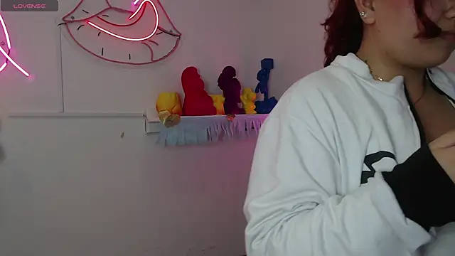 littlee red online show from November 2025 09:15:02 PM